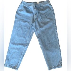 Liz Claiborne light wash Y2K 90’s mom denim jeans. Flat front Size 16W